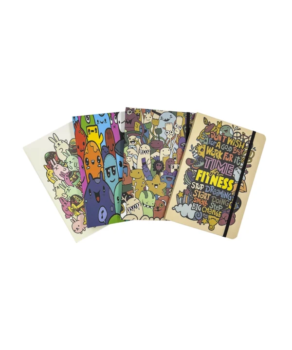 Cuatro cuadernos cuadriculados con motivos de conejos en fila, mostrando las carátulas de los cuatro diseños de conejos divertidos y coloridos, cada uno con su caucho elástico.